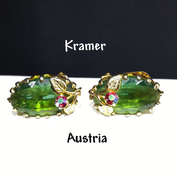 Kramer Austria Green Clip Earrings, Gold Plated, 1950s Vintage Jewelry - Picture 1 of 10